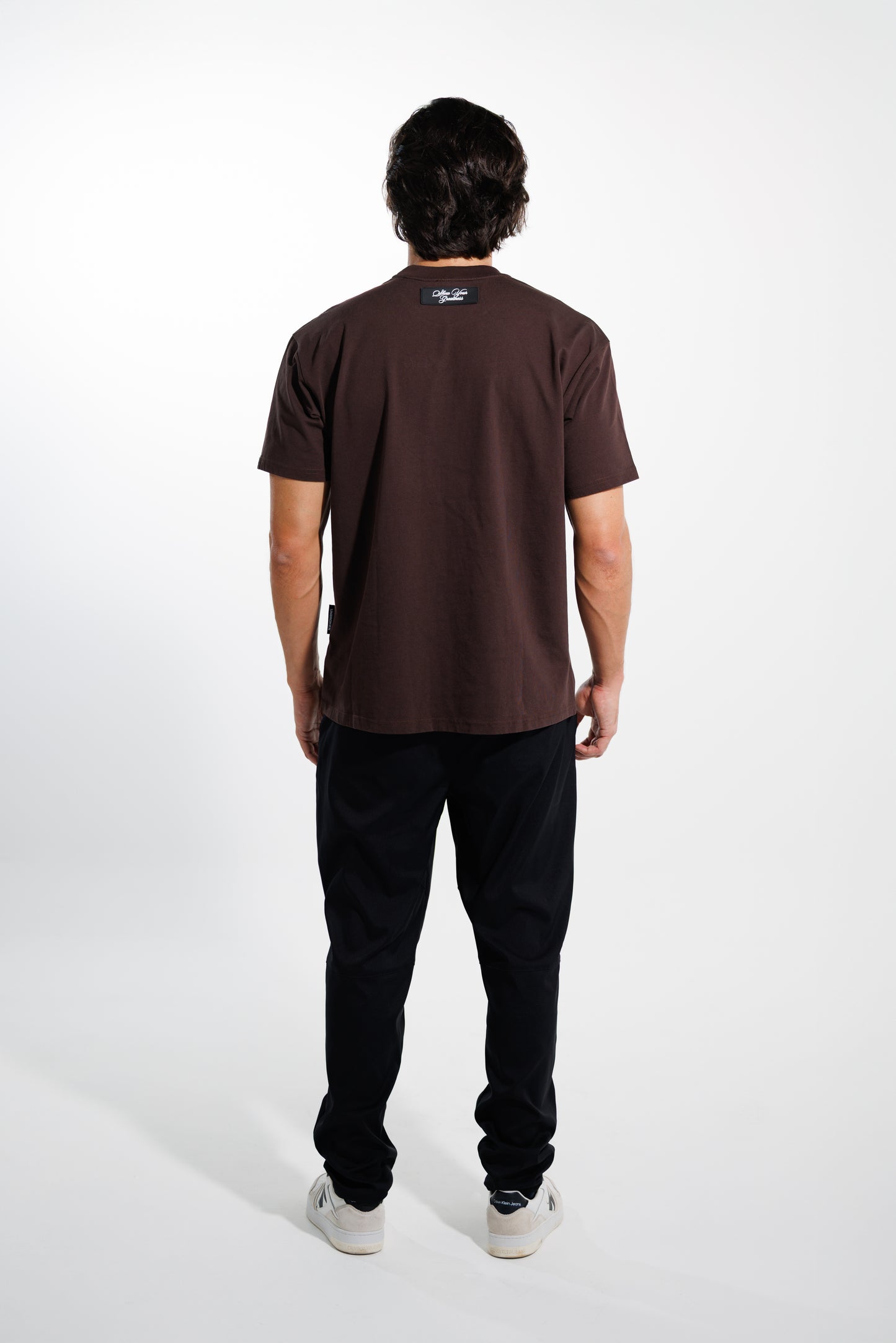 Camiseta Classic 250 gramos Semi-Oversize: Más que un básico -Dark brown