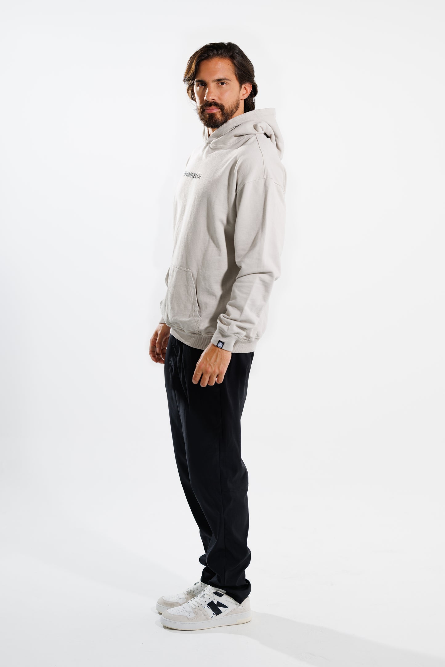 Hoodie 305 gramos Classic: 100% Algodón peruano -lateral derecho