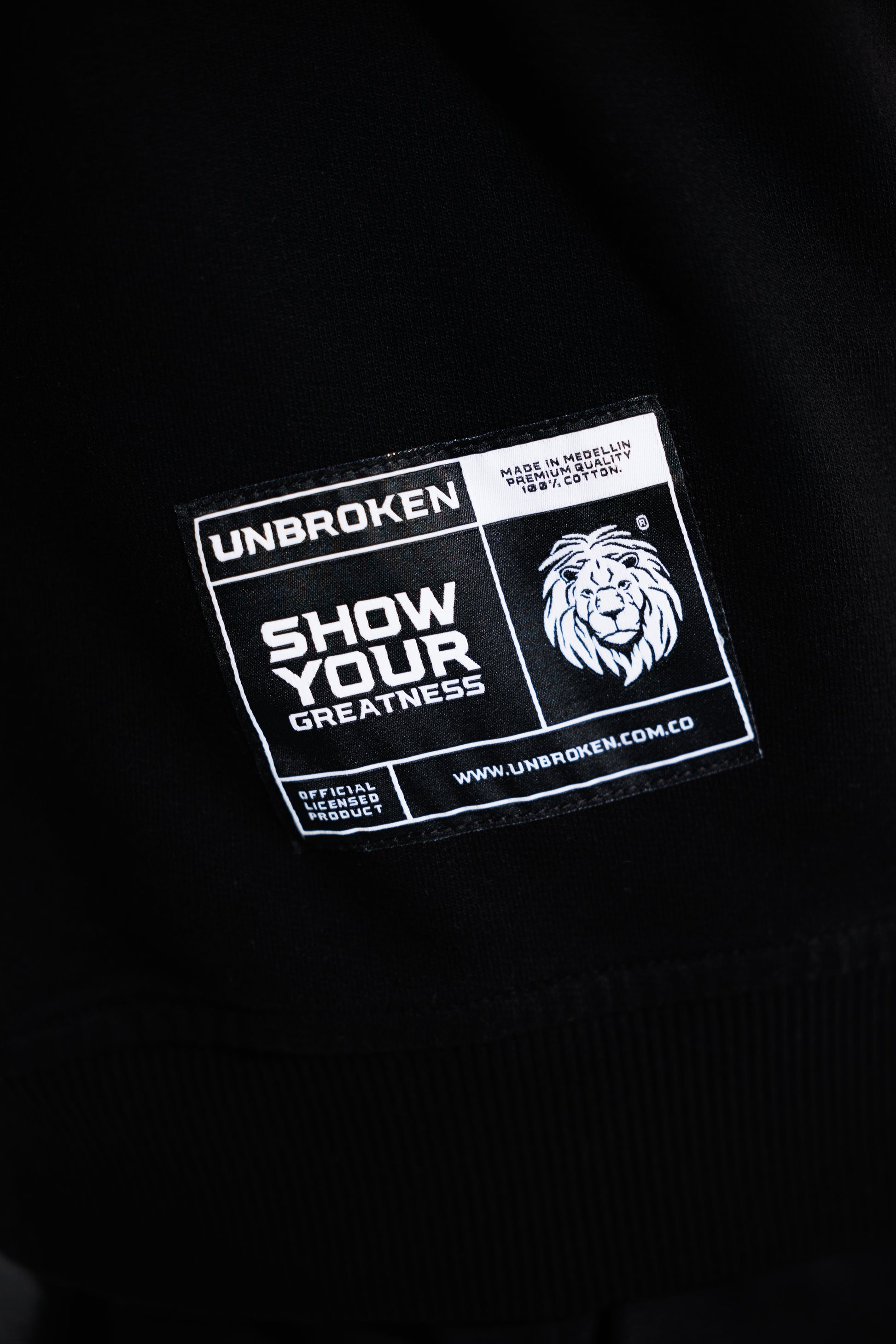 Hoodie_305_gramos_voyage_100_Algod_n_peruano - marquilla