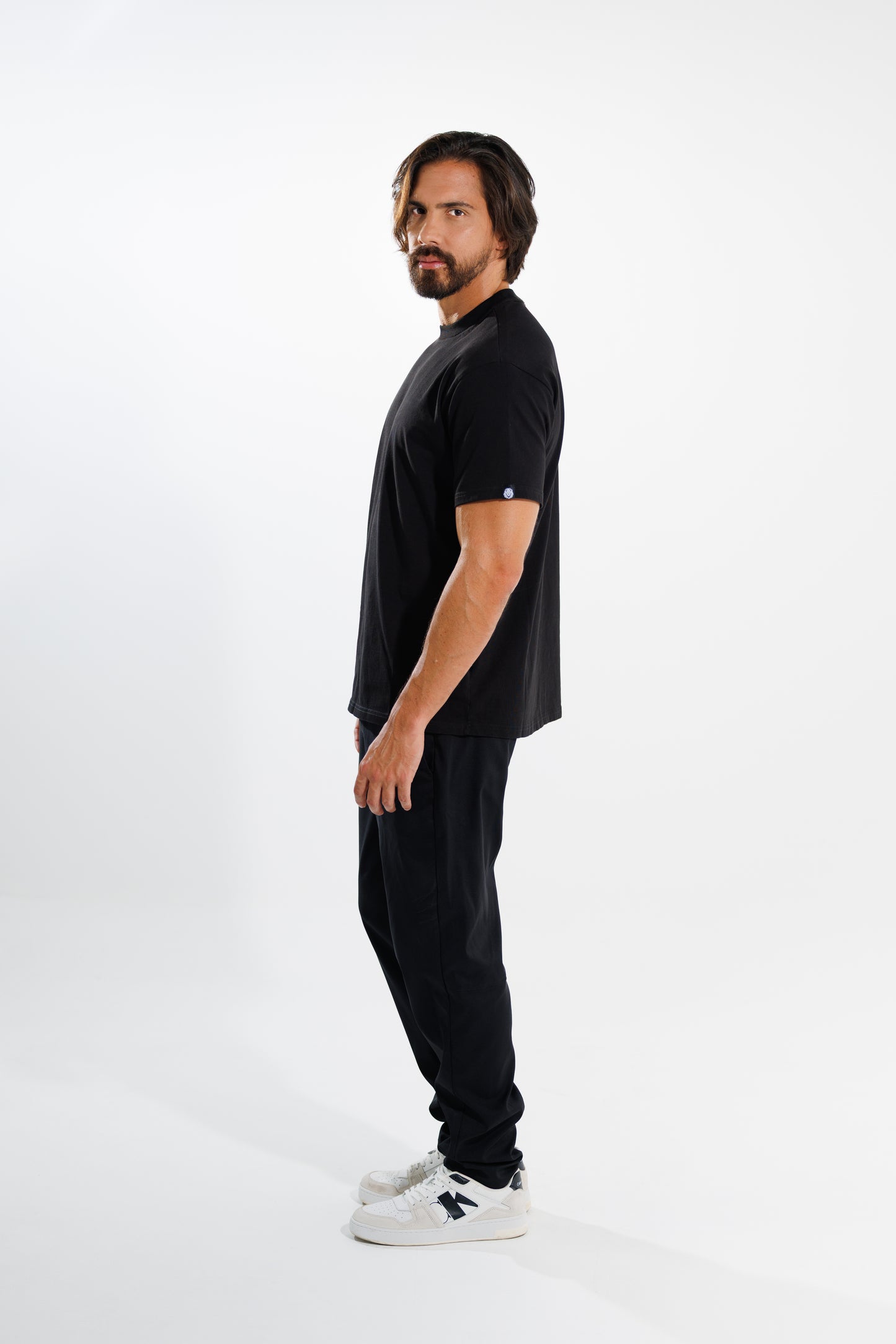 Camiseta Basic 250 gramos Semi-Oversize: Más que un básico - Black