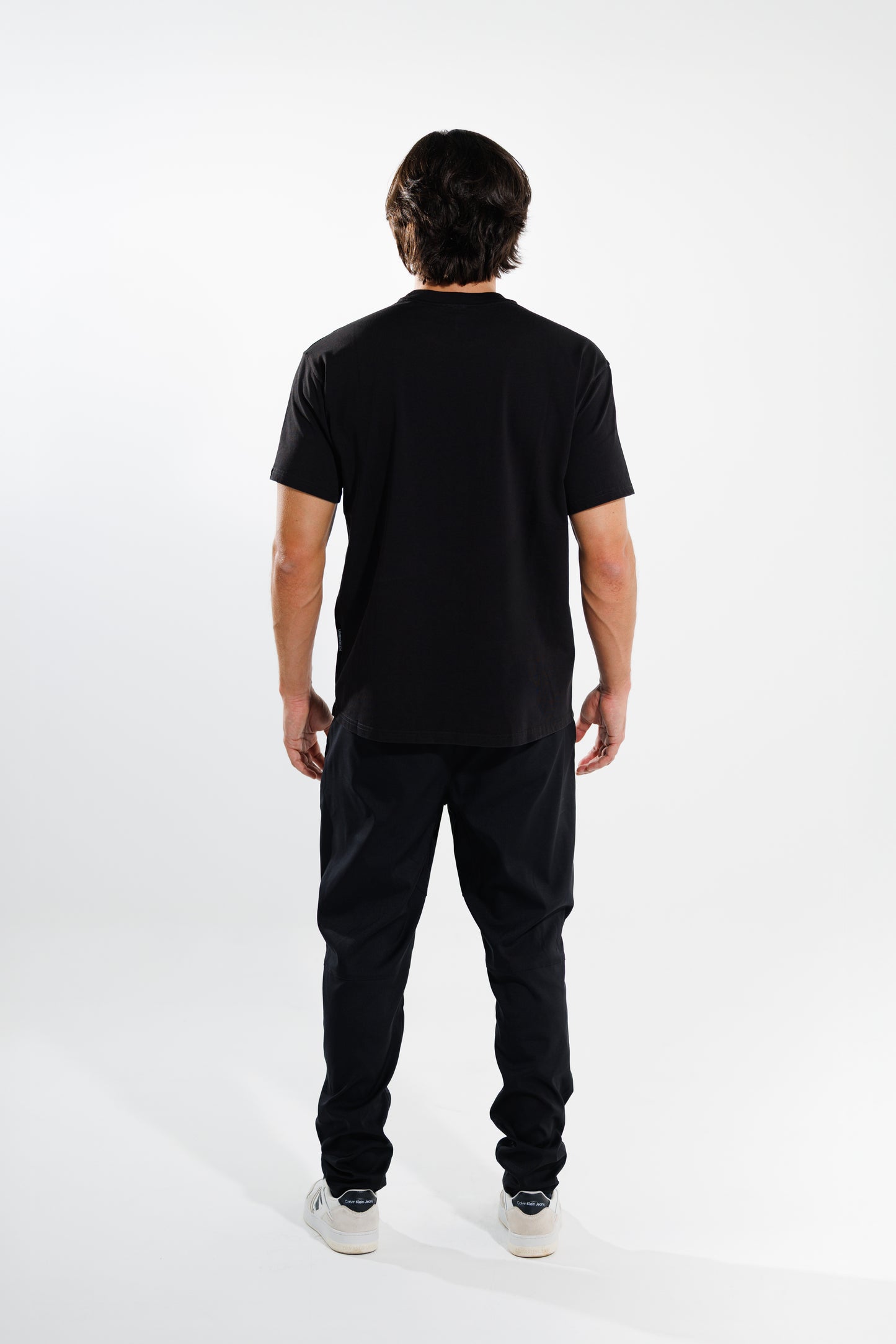 Camiseta Basic 250 gramos Semi-Oversize: Más que un básico - Black