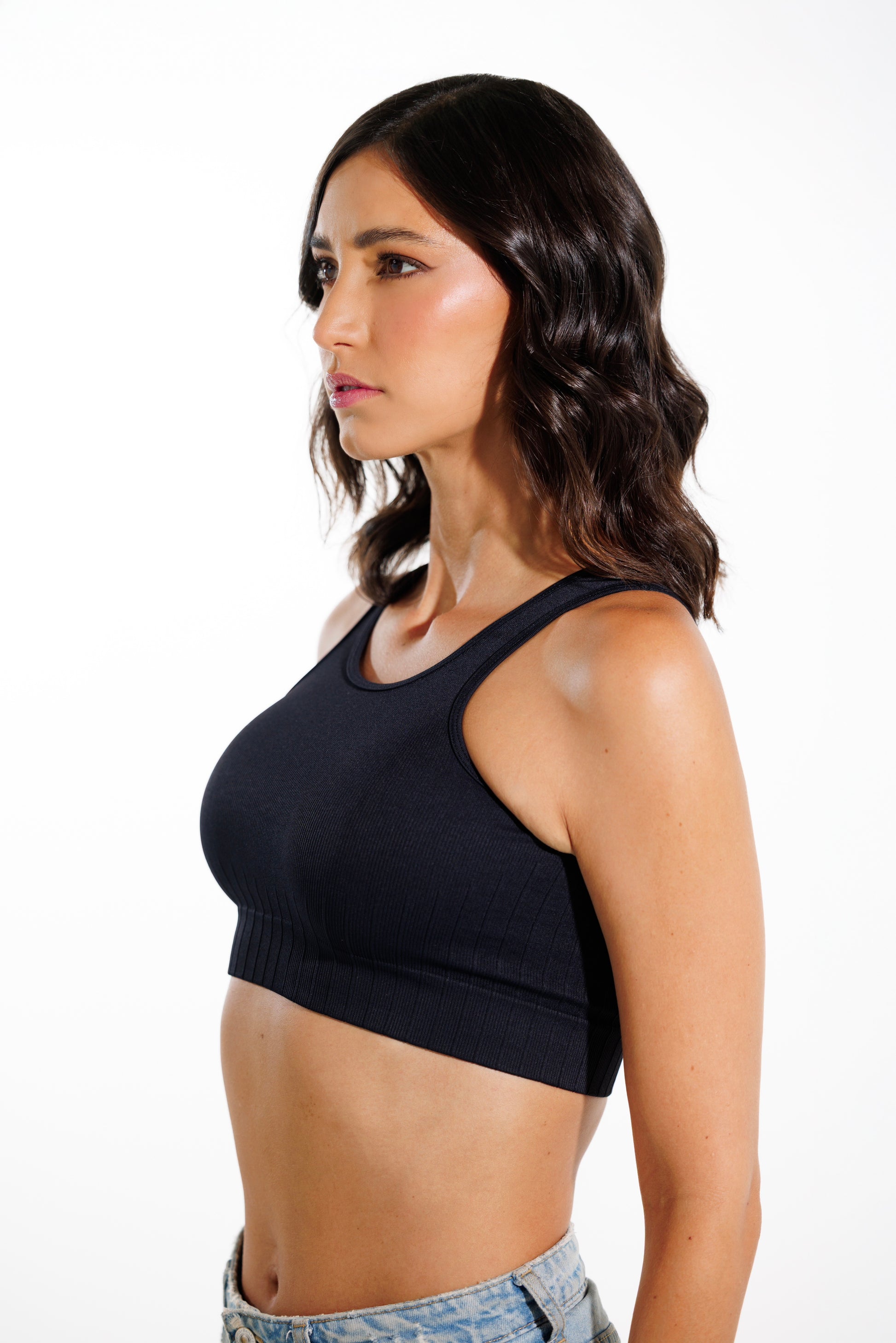 top mujer negro lateral cerca